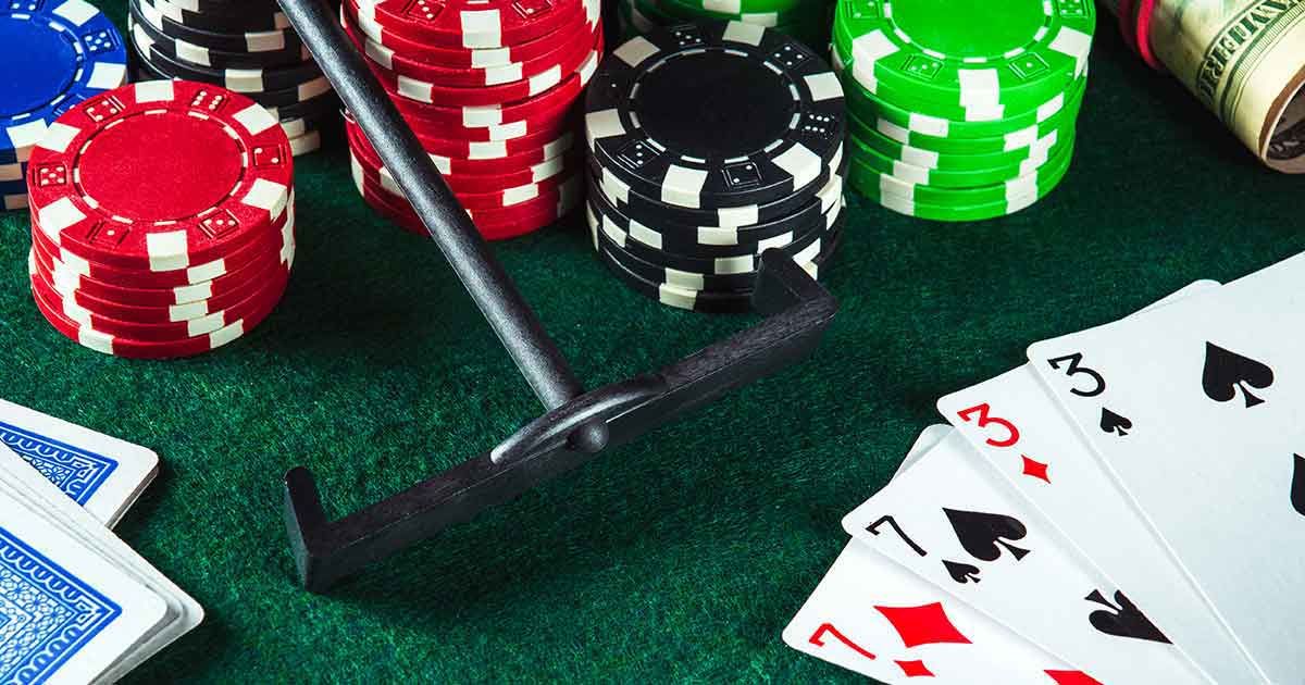 Rake trong poker là gì và nó ảnh hưởng đến tiền thắng của bạn như thế nào? | Natural8