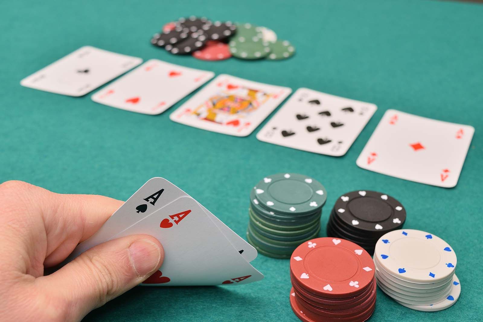 Texas Hold'em | Poker, Nguồn gốc, Luật chơi, Bài và Sự thật | Britannica