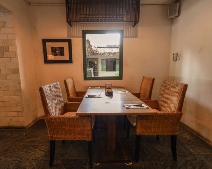 Mekong Merchant Saigon không gian sân vườn